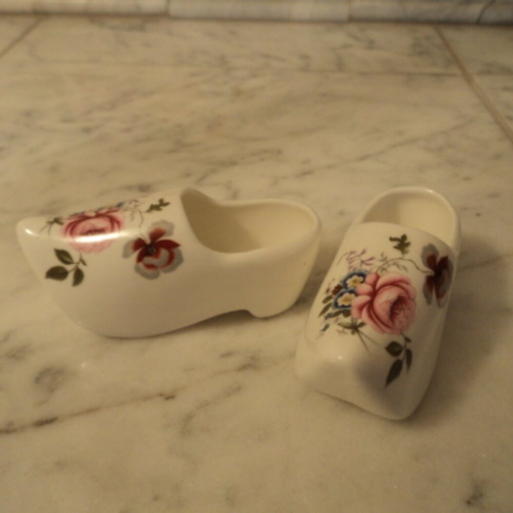 vintage shoe figurine pair